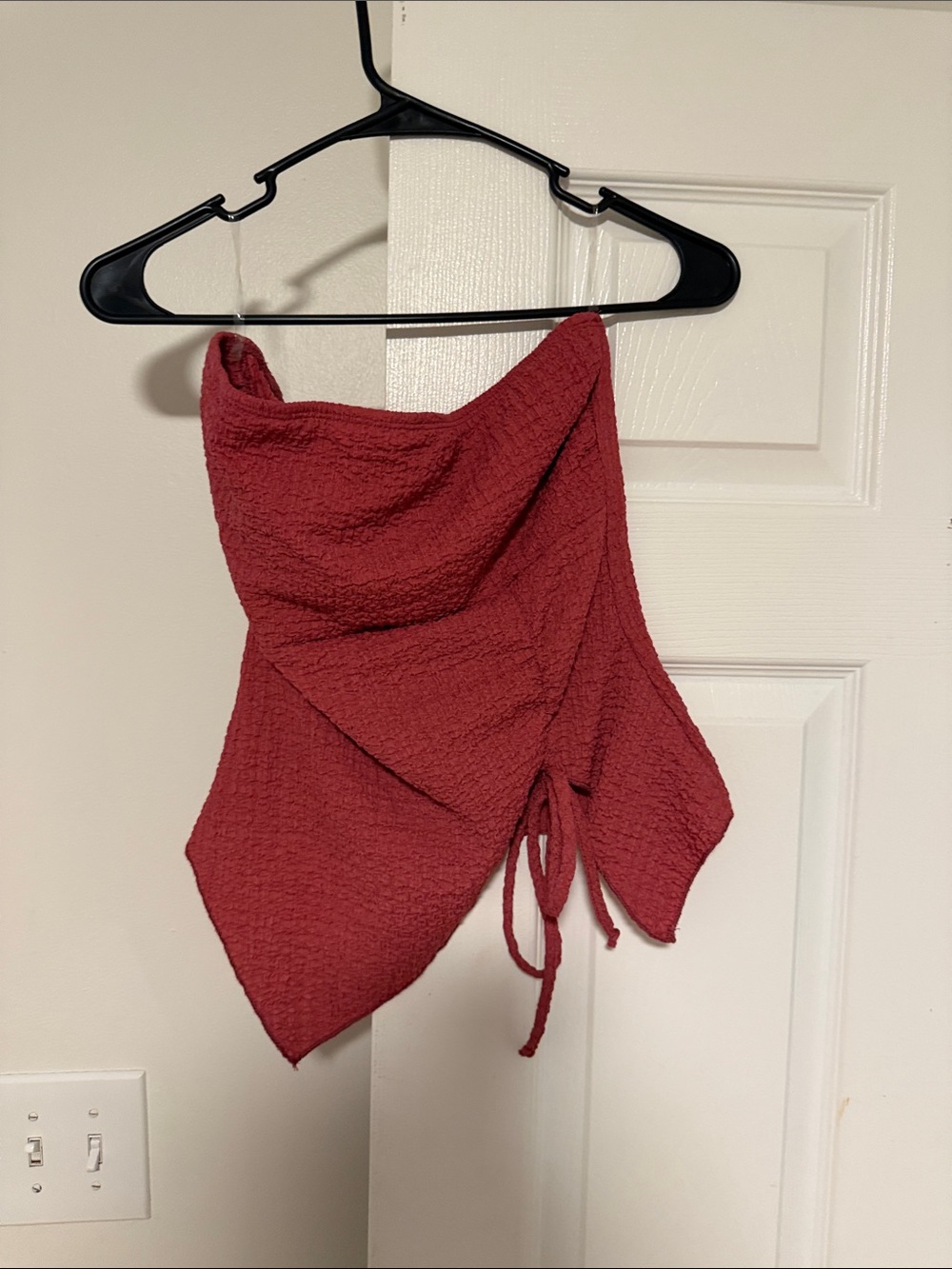 Women’s Strapless Textured Crop Top in Burgundy